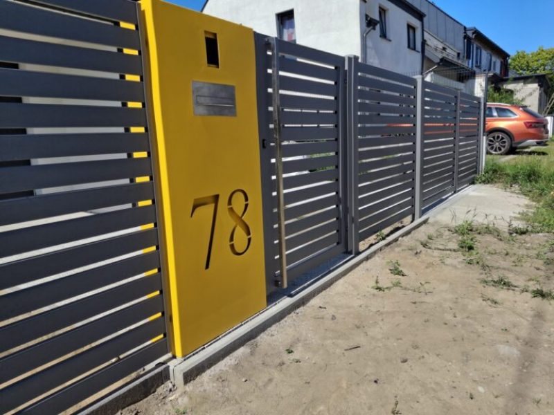 PIQUETS DE CLÔTURE MÉTALLIQUES 