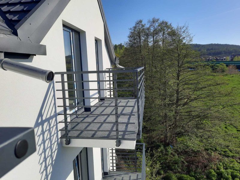 BALUSTRADES DE BALCON MÉTALLIQUES 