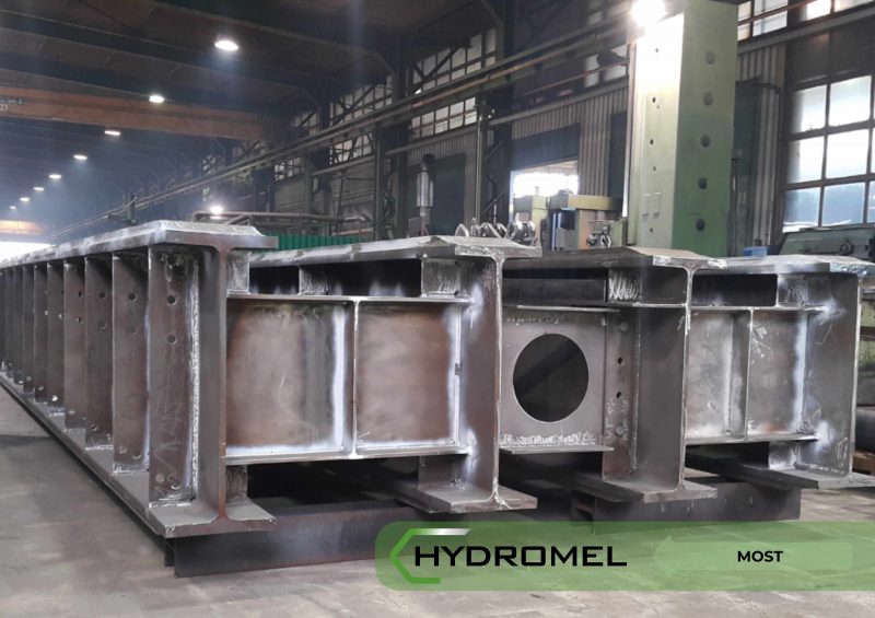 STRUCTURES MÉTALLIQUES DE GRANDE TAILLE 